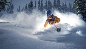 华体会-巅峰90分钟，Rookie与皇帝詹姆斯联手，向皇马发起势不可挡的攻势